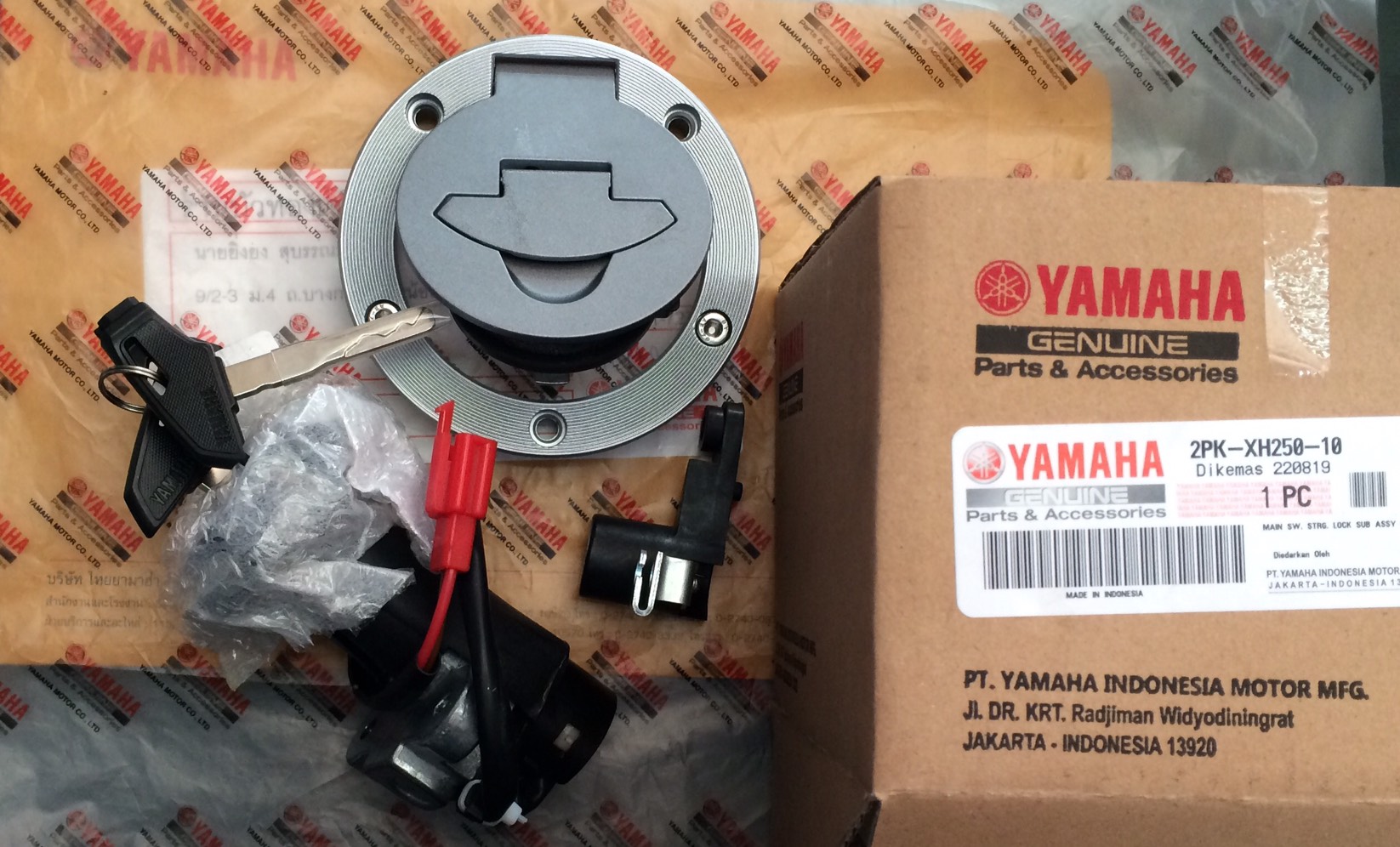 สวิทช์กุญแจ Yamaha R15 *ของแท้* รุ่นแรก สำหรับรถปี2014-2016 สวิทช์กุญแจมาพร้อมฝาถังน้ำมันและตัวล็อคเบาะ