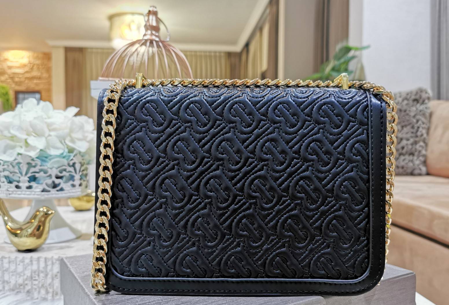 กระเป๋าสะพาย สะพายไหล่ สะพายข้าง ของแท้ BURBERRY FRAGRANCES LEATHER