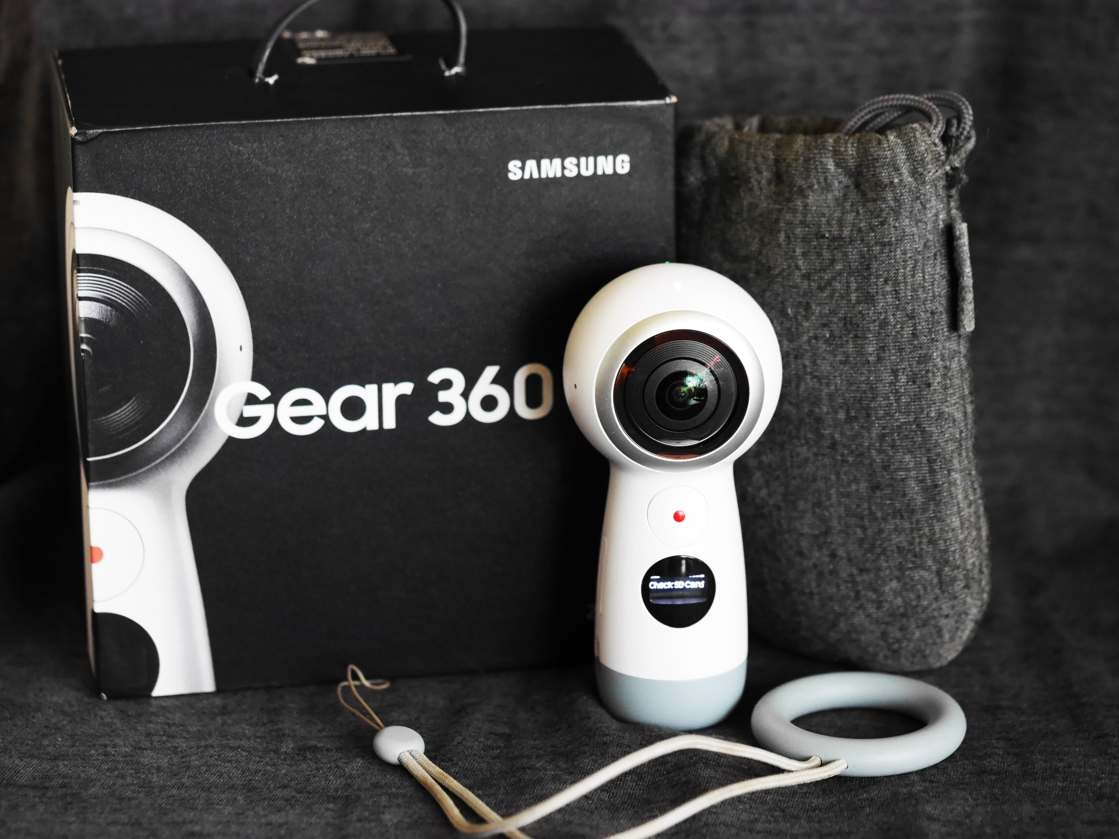 Samsung Gear 360 (2017) 4K 360 video and still 360degree camera in Box