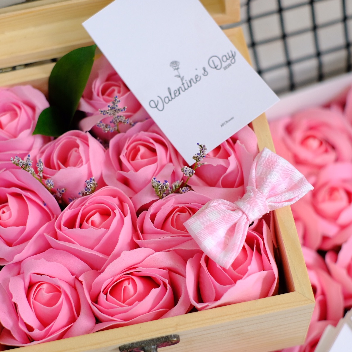 กล่องดอกไม้วาเลนไทน์ กุหลาบสบู่ กบ่องดอกกุหลาบสบู่วาเลนไทน์ 12 ดอก