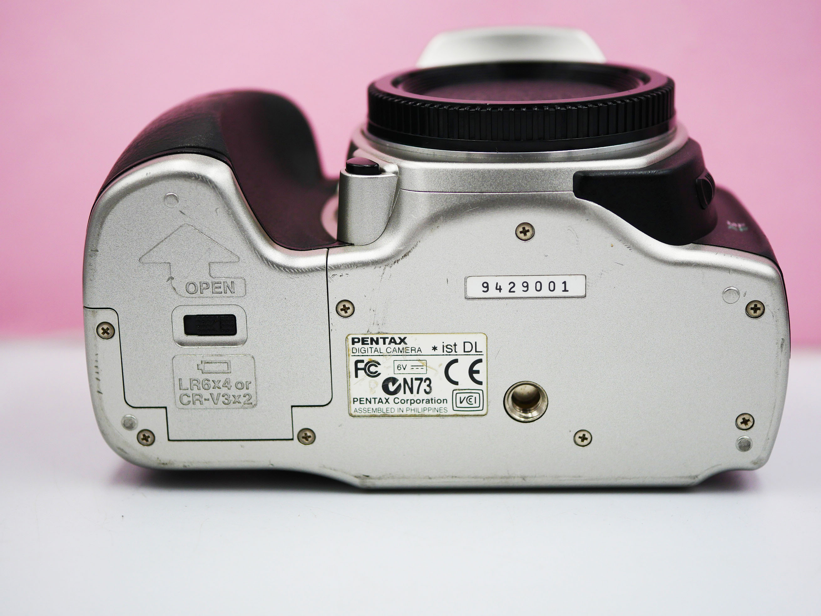 Pentax *ist DL Digital SLR Camera body, APS-C CCD กล้องสะท้อนภาพ