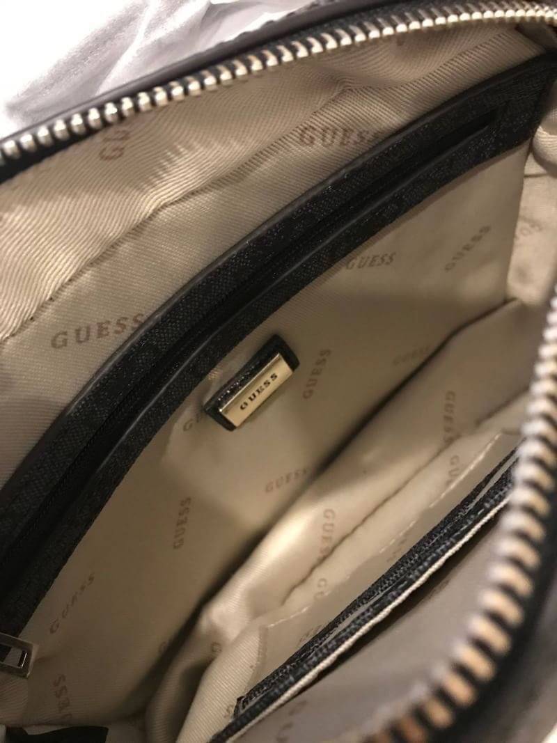 กระเป๋าสะพาย Guess Printed Kamryn Top zip Crossbody bag