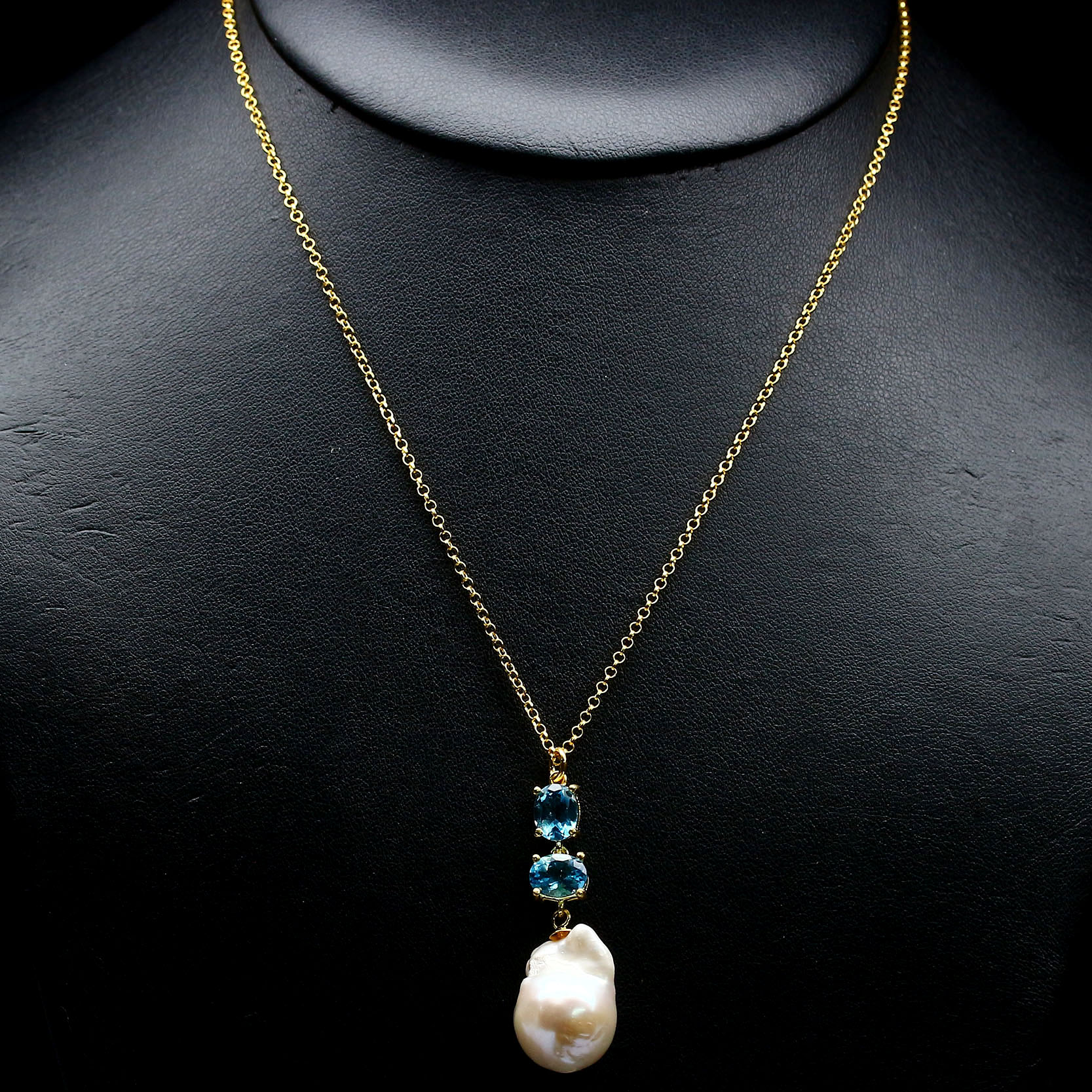 สร้อยคอพล้อมจี้ ไข่มุกบาร็อคแท้ (Baroque Pearl) และ โทปาส สีฟ้าสกาย เงินแท้ 925 ชุบทอง 14k