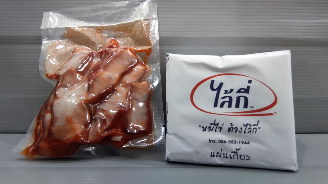 หมูแดงสูตรฮ่องกงพร้อมแผ่นเกี๊ยวไล้กี่  (แผ่นเกี๊ยวไล้กี่ขนาดมาตราฐาน 500 กรัม(100-120แผ่น),หมูแดงฮ่องกงหั่นชิ้น100กรัม) ทำได้ทั้งเกี๊ยวนึ่งและเกี๊ยวทอด