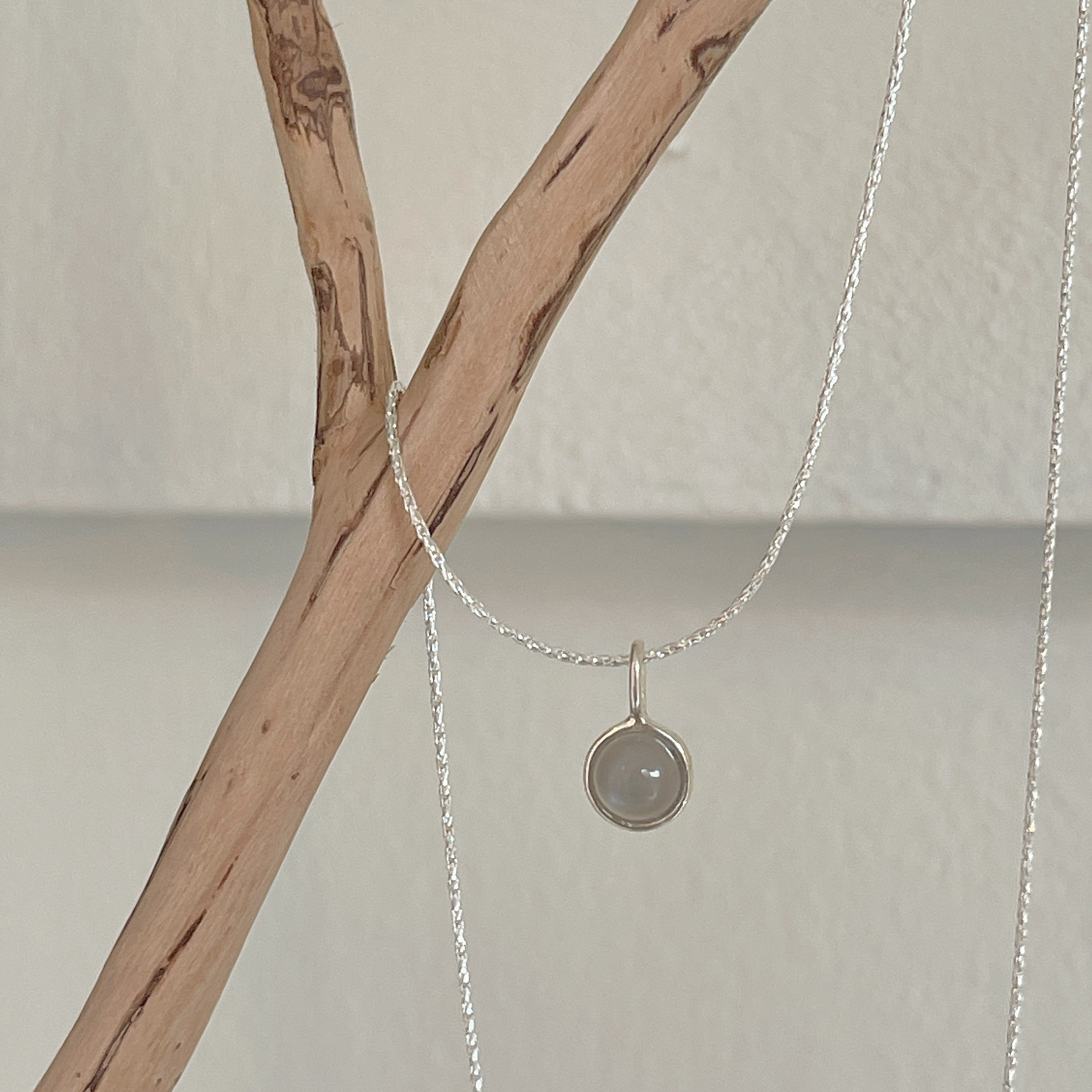 Your wishlist / Wrap grey Moonstone necklace silver925  / สร้อยคอเงินแท้พลอยมูนสโตน สีเทา