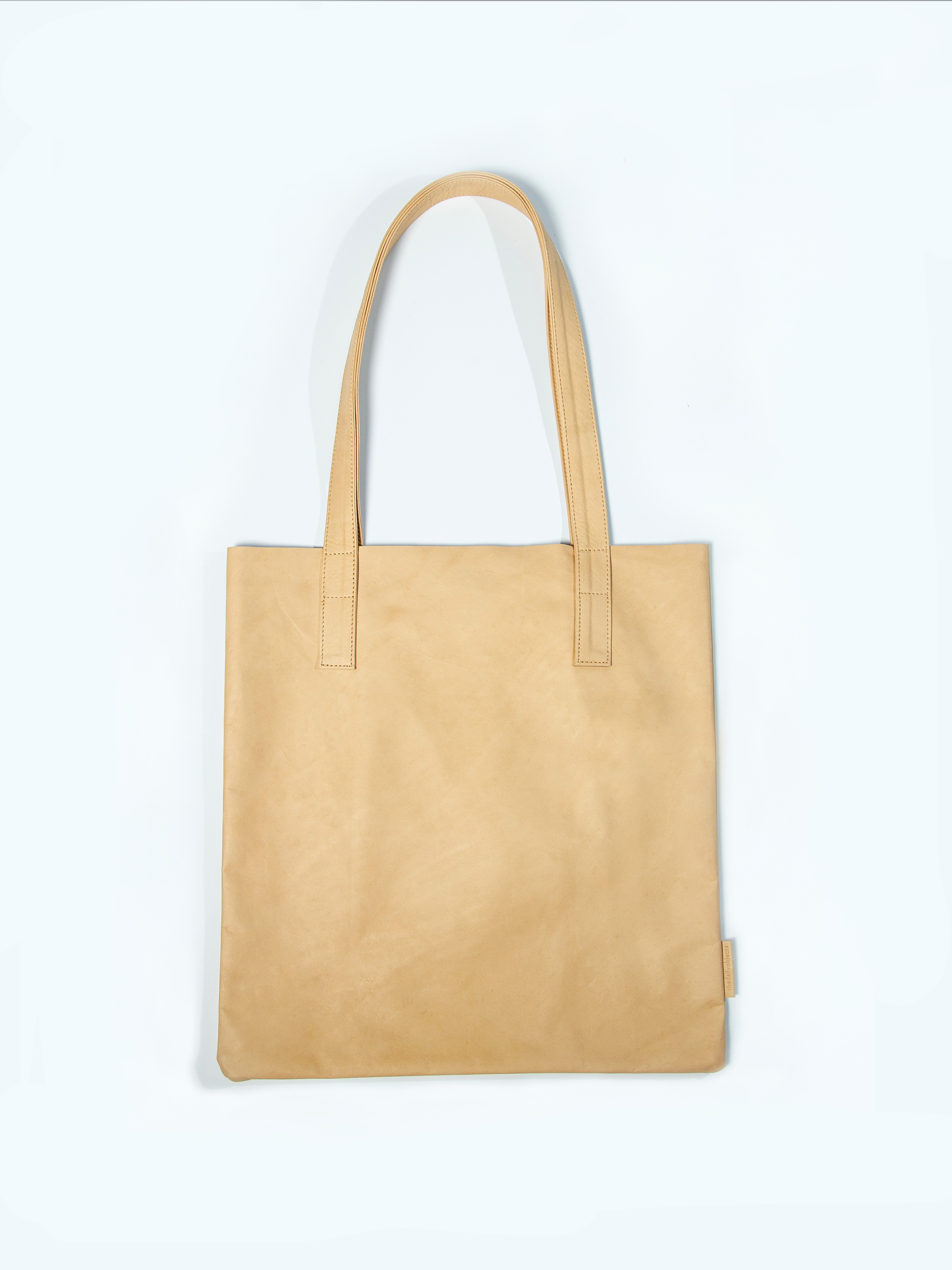thedailyobjects - the classic tote: beige