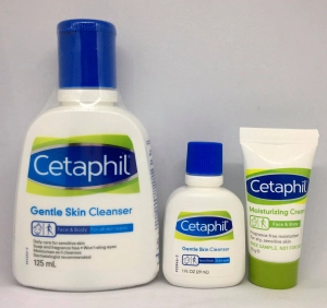 ภาพหน้าปกสินค้าCetaphil Travel Set ช่วยคืนความชุ่มชื้นให้ผิวตั้งแต่ขั้นตอนทำความสะอาด อ่อนโยน ไม่แห้งตีง (Cetaphil Gentle Skin Cleanser 125 ml = 1 ขวด +Cetaphil Gentle Skin Cleanser 29 ml = 1 ขวด + MoistngCream 15 g. ) 1ชุด ที่เกี่ยวข้อง