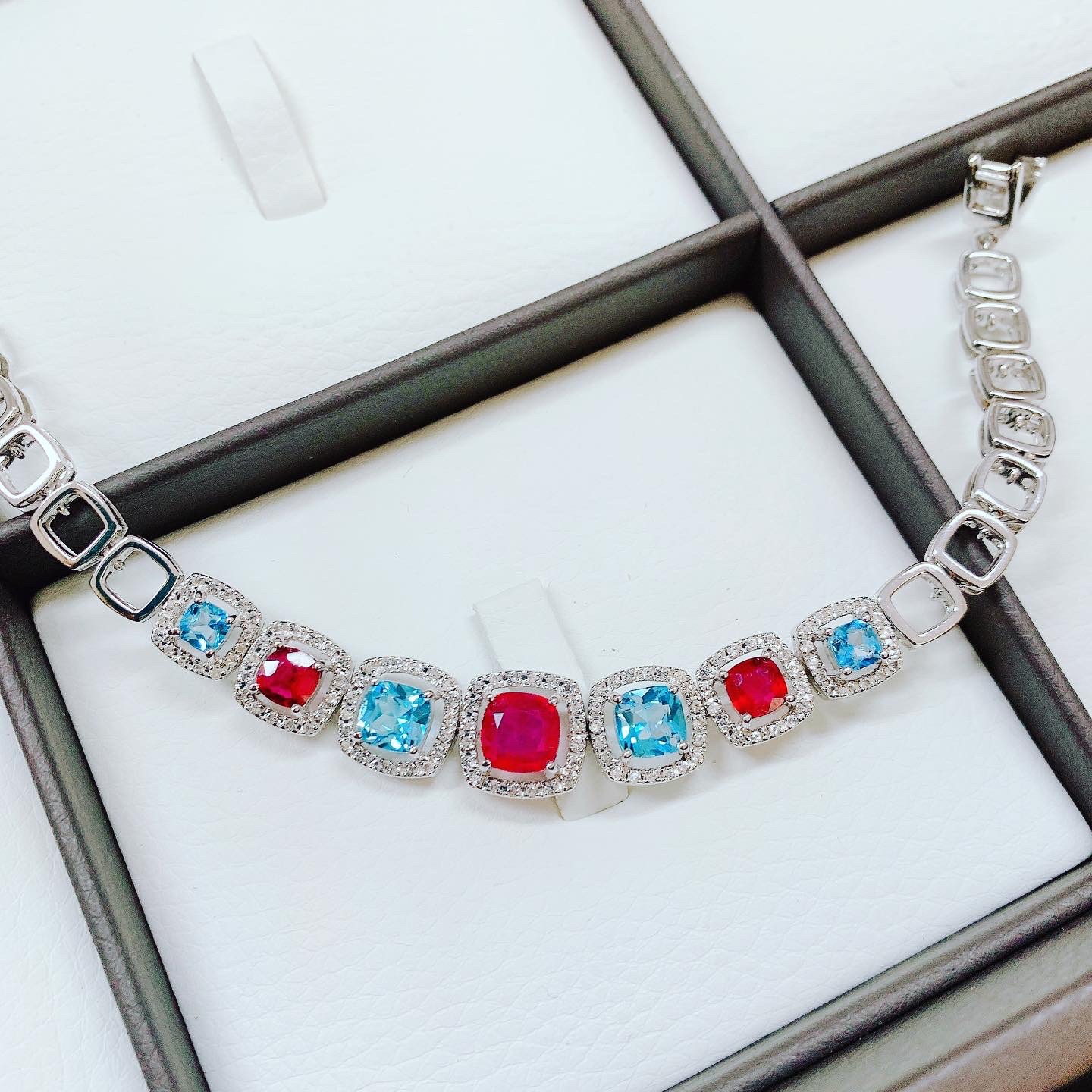 Meher’s Jewelry สร้อยข้อมือ เงินแท้ Sterling Silver 925 พลอยแท้ ทับทิม (glass filled) สกายบลูโทพาส Sky Blue Topaz และ ไวท์ เซอร์คอน White Zircon