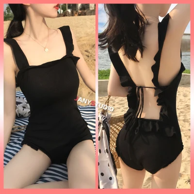 One piece / black swimsuit YY3056 show off the back. The back is concave on the back. Decorated with a cute bow tie.