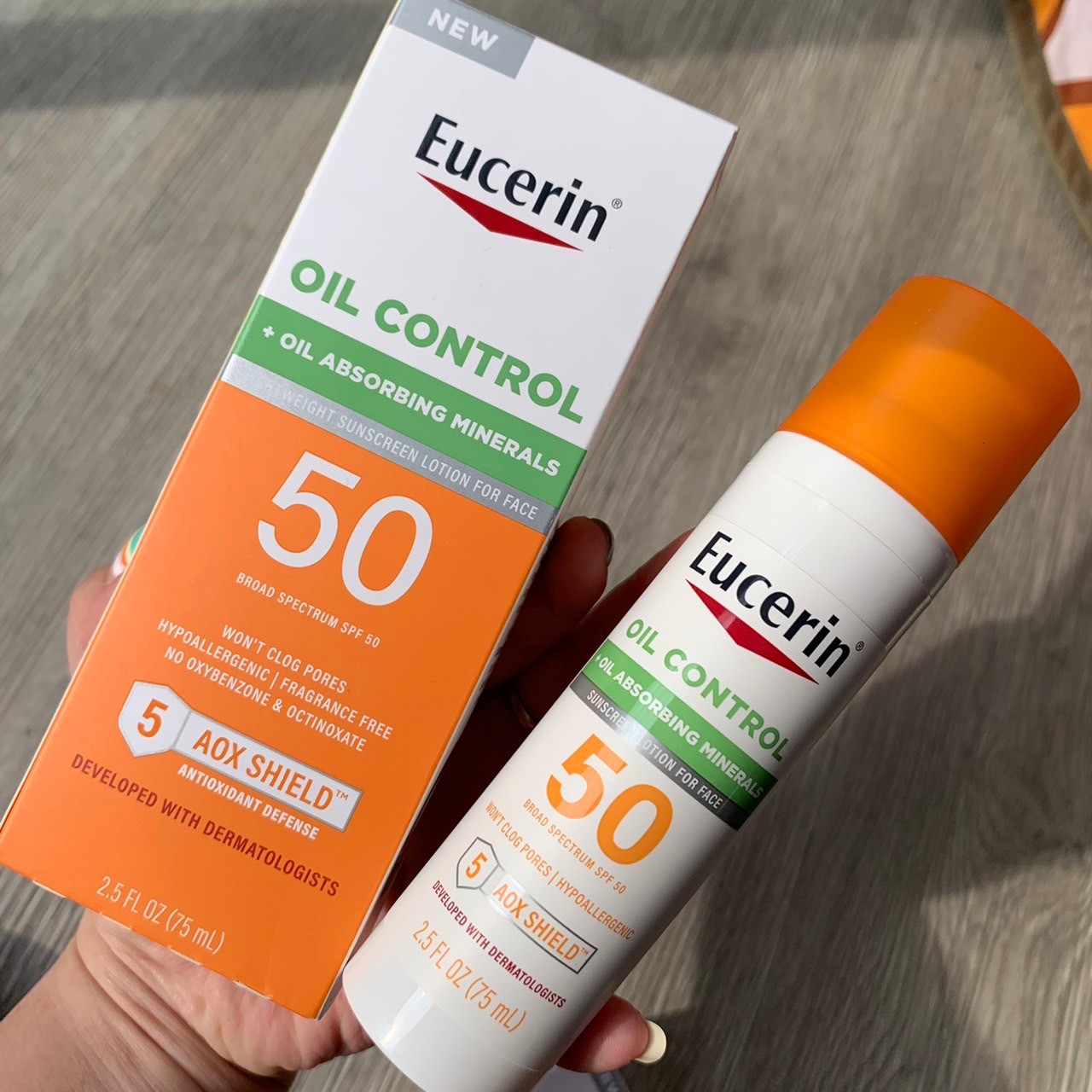 ครีมกันแดด Eucerin Sun Oil Control SPF 50 Face Sunscreen Lotion with