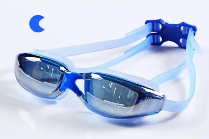 ภาพหน้าปกสินค้าแว่นตาว่ายน้ำ แว่นตาดำน้ำ แว่นตากันหมอก กันแสง UV สำหรับว่ายน้ำ (เฉพาะแว่น) จากร้าน Gift street บน Lazada