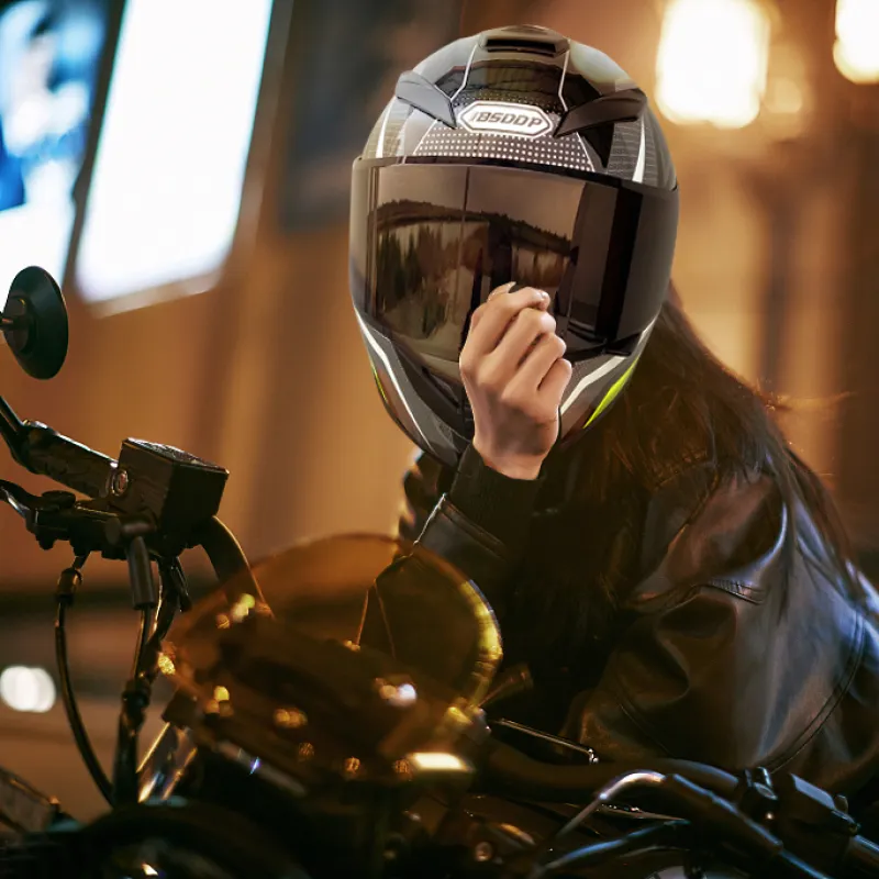 ภาพสินค้าหมวกกันน็อครถจักรยานยนต์ helmet motorcycle helmet rally male personality fresh locomotive road safety จากร้าน MOTOWOLF บน Lazada ภาพที่ 13