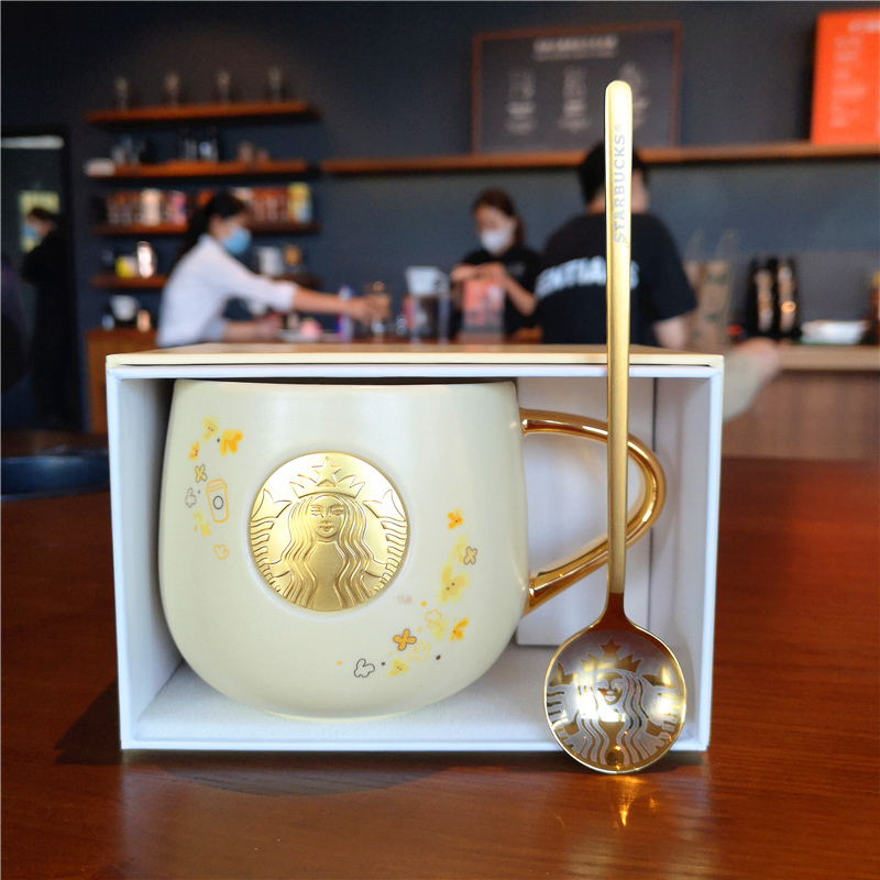 Starbucks Mug แก้วสตาร์บัคกล่องของขวัญถ้วยเซรามิกถ้วยน้ำและช้อนของขวัญมูลค่าสูง ของขวัญที่สวยงาม ถ้วย + ช้อน