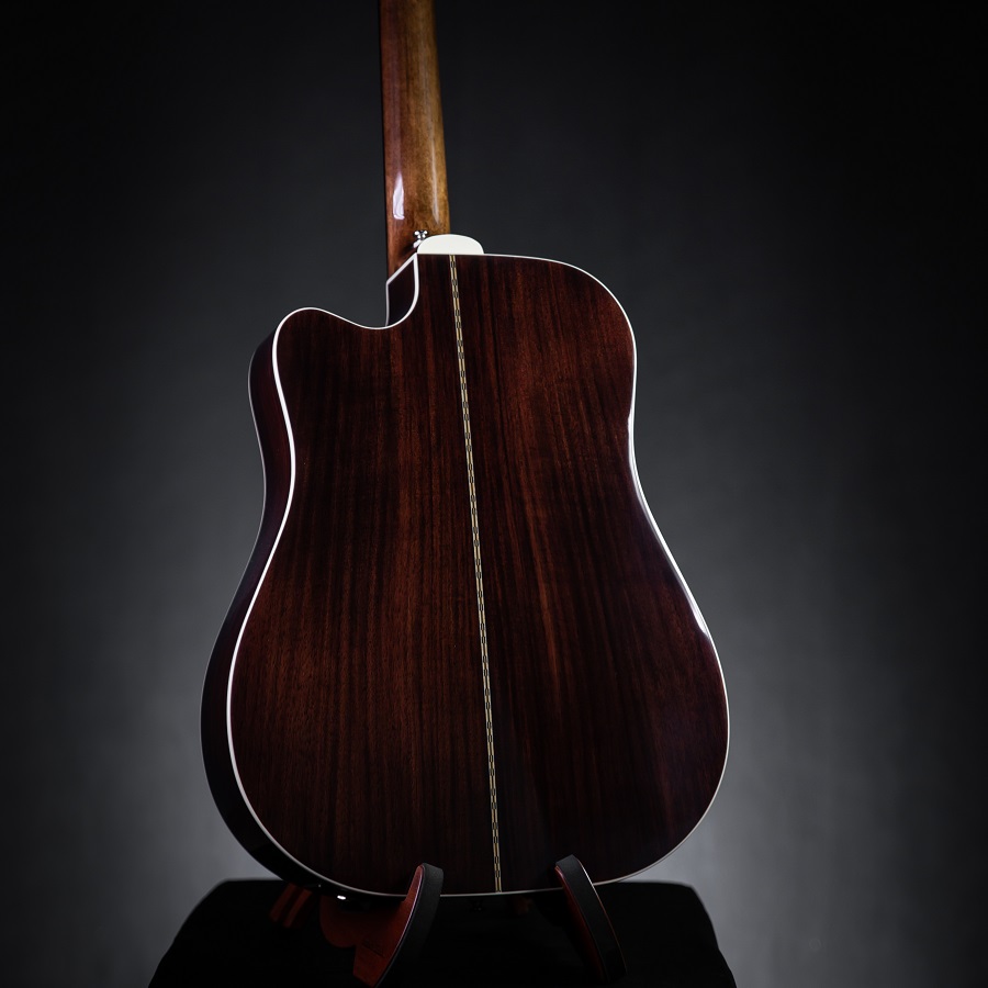 Guild D-150CE กีตาร์โปร่งไฟฟ้ารุ่น All Solid (Sitka Spruce / Rosewood) พร้อมกระเป๋าเกรดพรีเมี่ยม