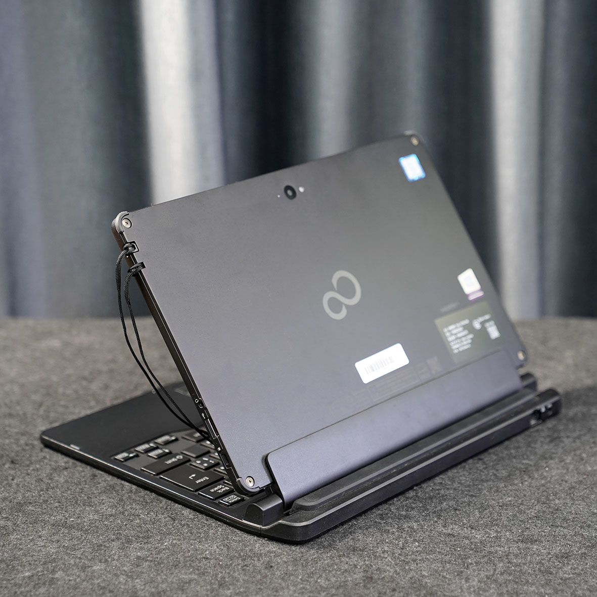 แท็บเล็ต Fujitsu ArrowsTab Q739 - Core i5 GEN 8 /RAM 4GB