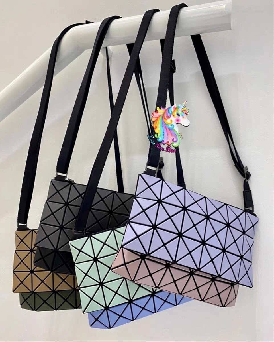 Authentic goods from speciality stores】 Issey Miyake Bao Bao PRISM KANGAROO  Geometrical Motif the latest fashionable women's cross body and shoulder  bags