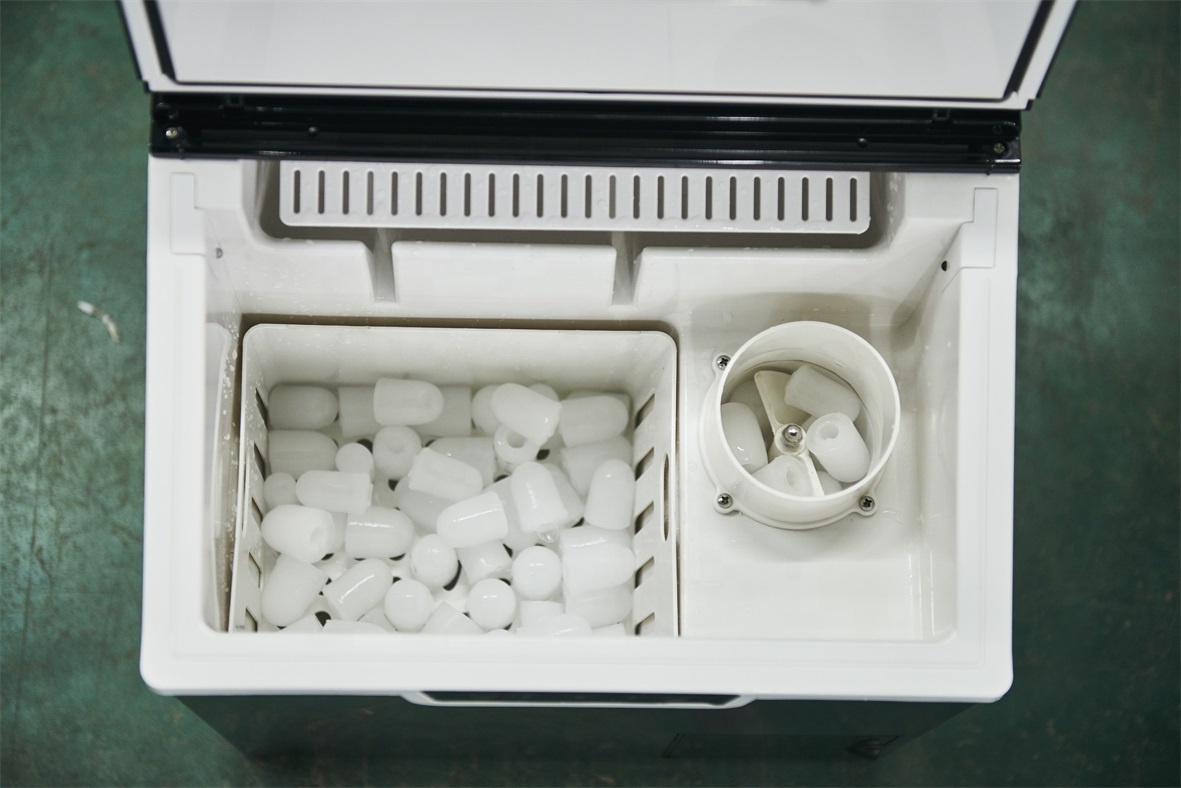 CE Approved 3 in 1 15-20kgs Lifestyle Bullet Shaped Ice Maker with ...