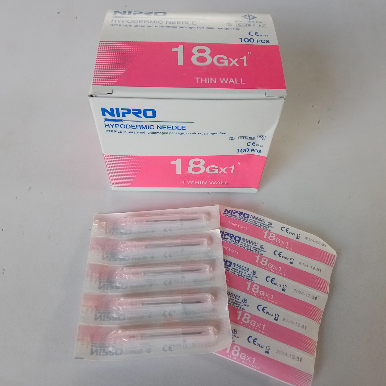 เข็มฉีดยา เบอร์ 18 g x 1 นิ้ว (1.2 x 25 mm) 1 กล่อง (100 ชิ้น)  NIPRO HYPODERMIC NEEDLE THIN WALL สำหรับฉีดยา วัคซีน น้ำเกลือ ใต้ผิวหนัง ใช้ในคน สัตว์เลี้ยง สุนัข แมว