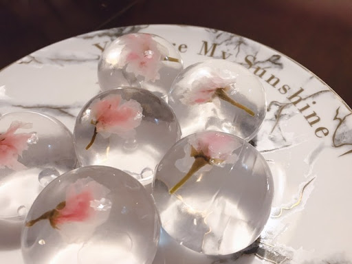 เค้กเยลลี่กลีบดอกไม้,raindrop cake pink  Cherry flower jelly cake,กลีบสีชมพู นำเข้าจากญี่ปุ่น.