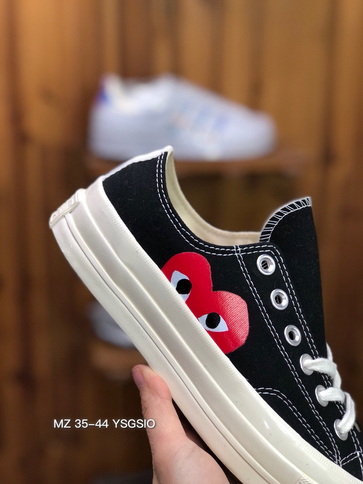 วรรคเดียวกันในร้าน Converse All Star X CDG PLAY LowTop Unisex แฟชั่น