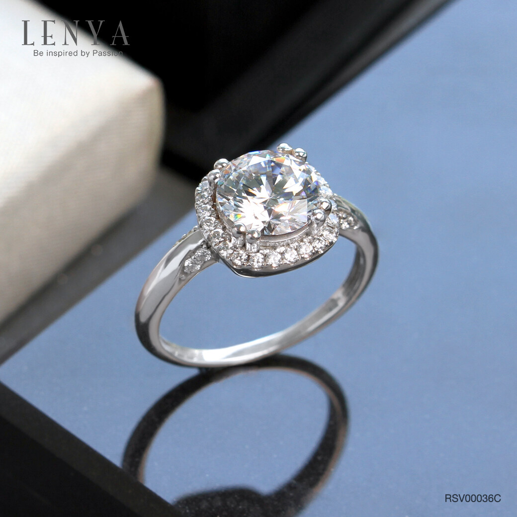 Lenya Jewelry  แหวนเงินแท้ 925 ชุบทองคำขาว ประดับด้วย SWAROVSKI ZIRCONIA สีขาว สวยคลาสสิค  เสริมบุคลิกเพิ่มความมั่นใจ สี SWAROVSKI ZIRCONIA ขนาดแหวน 8