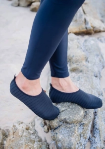 ภาพหน้าปกสินค้าDrySuper รองเท้าเดินชายหาดผู้ใหญ่ รุ่น คลาสสิคดำ ที่เกี่ยวข้อง