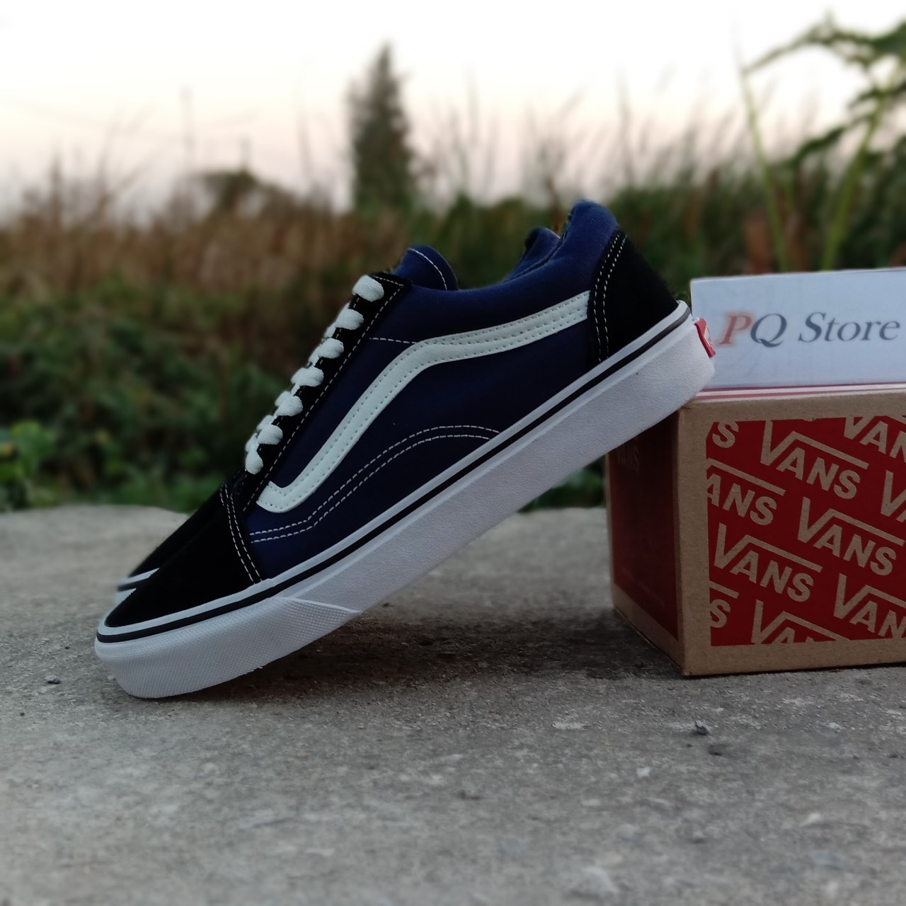 harga vans old skool navy blue