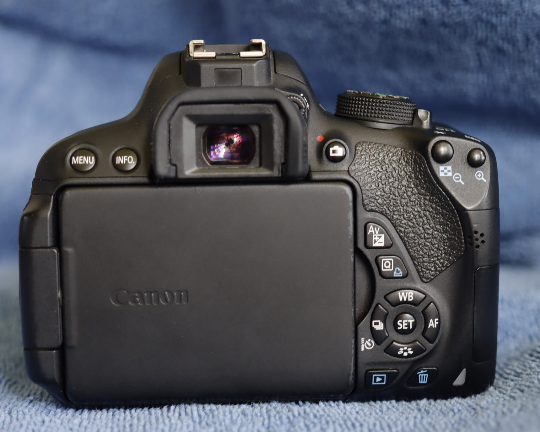 canon kiss x7i đánh giá