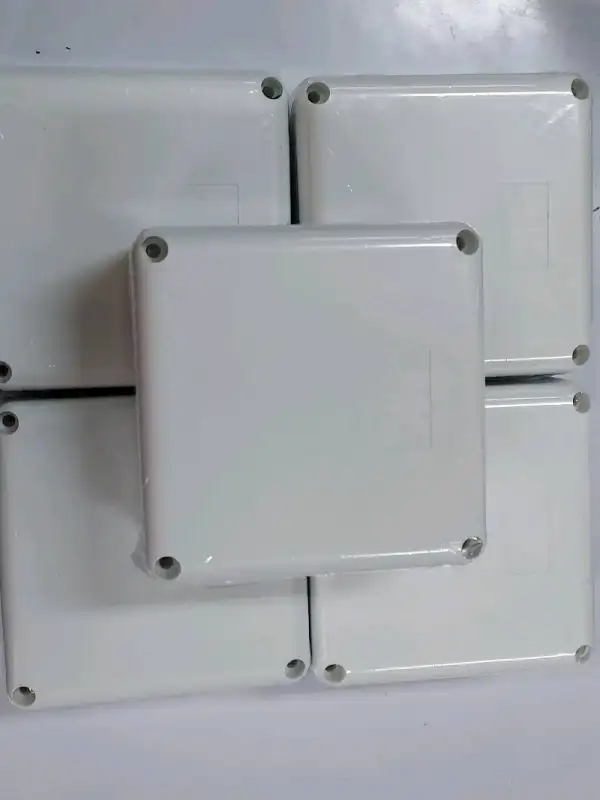 ภาพหน้าปกสินค้าบล็อคกันน้ำสำหรับกล้องวงจรปิด 4x4(Waterproof Box 4x4) พลาสติกสีขาว ยกลัง(40ชิิ้น) จากร้าน ONE CCTV บน Lazada