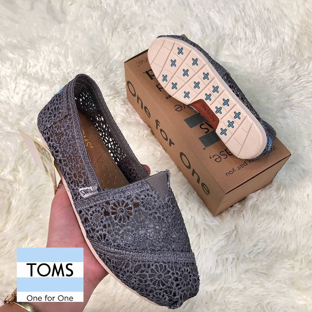 TOMS รองเท้าผู้หญิง รุ่น ALPARGATA CROCHET รองเท้าลำลองผู้หญิง แบบ
