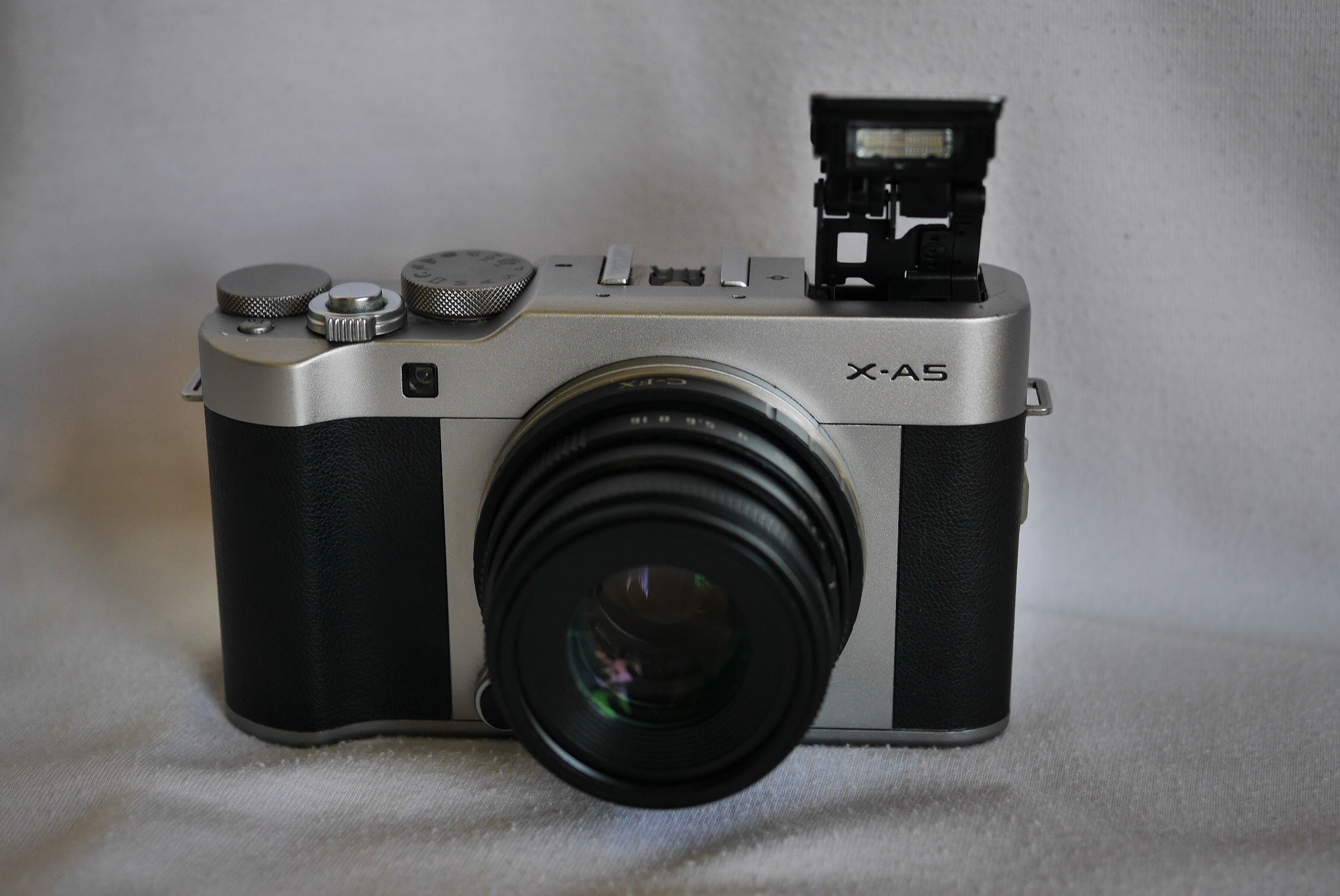 Fuji Fujifilm XA5 24.3MP 4K Video Dark Silver Kit with MF 35mm F1.6