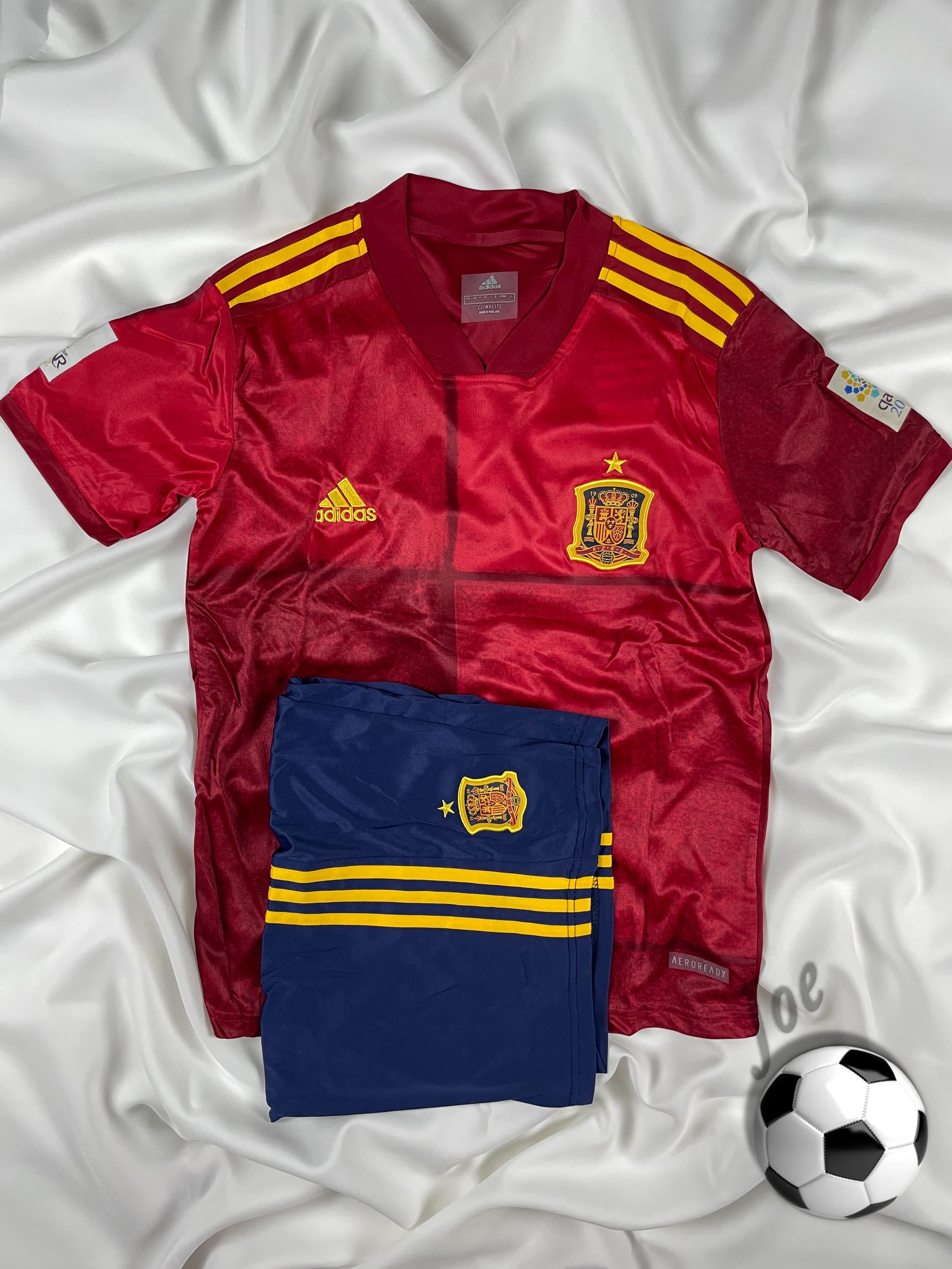 ชุดบอลทีมชาติ Spain เสื้อบอลและกางเกงบอลผู้ชาย ปี 2020-2021 ใหม่ล่าสุด
