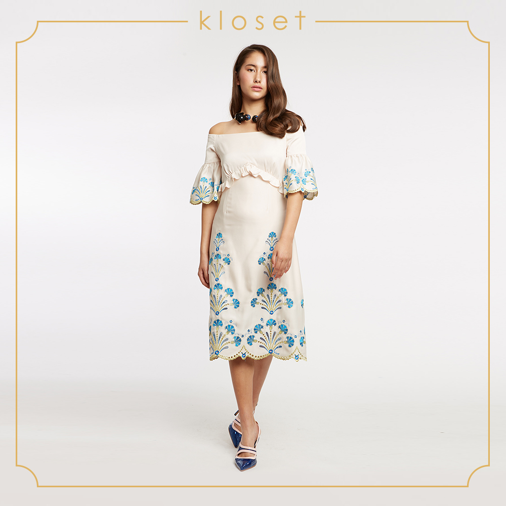 Kloset Embroidered Off - Shoulder Dress (AW18-D004) เสื้อผ้าแฟชั่น เสื้อผ้าผู้หญิง เดรสแฟชั่น เดรสผ้าปัก สี งาช้าง สี งาช้างไซส์ M
