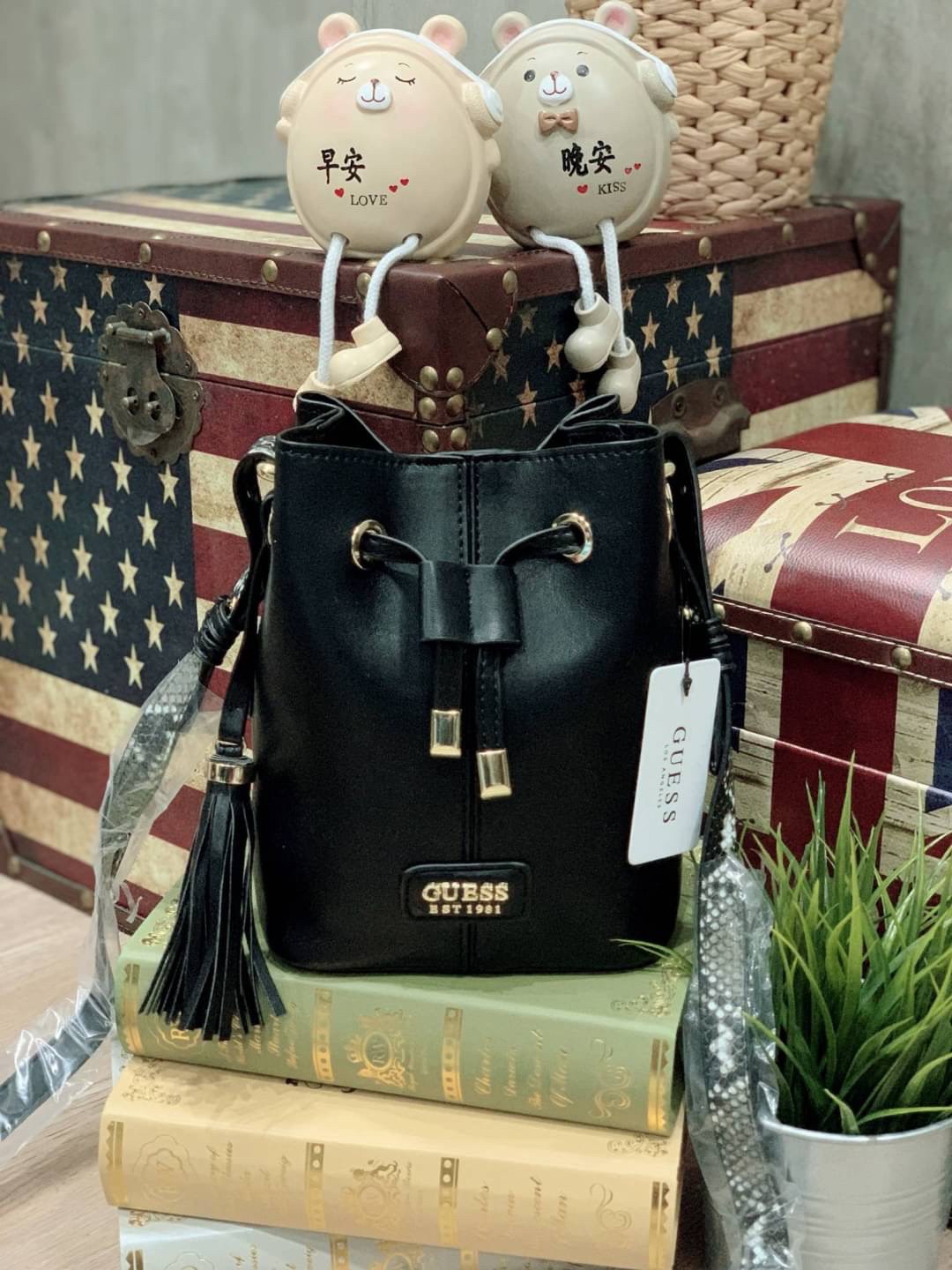 guess devyn bucket bag