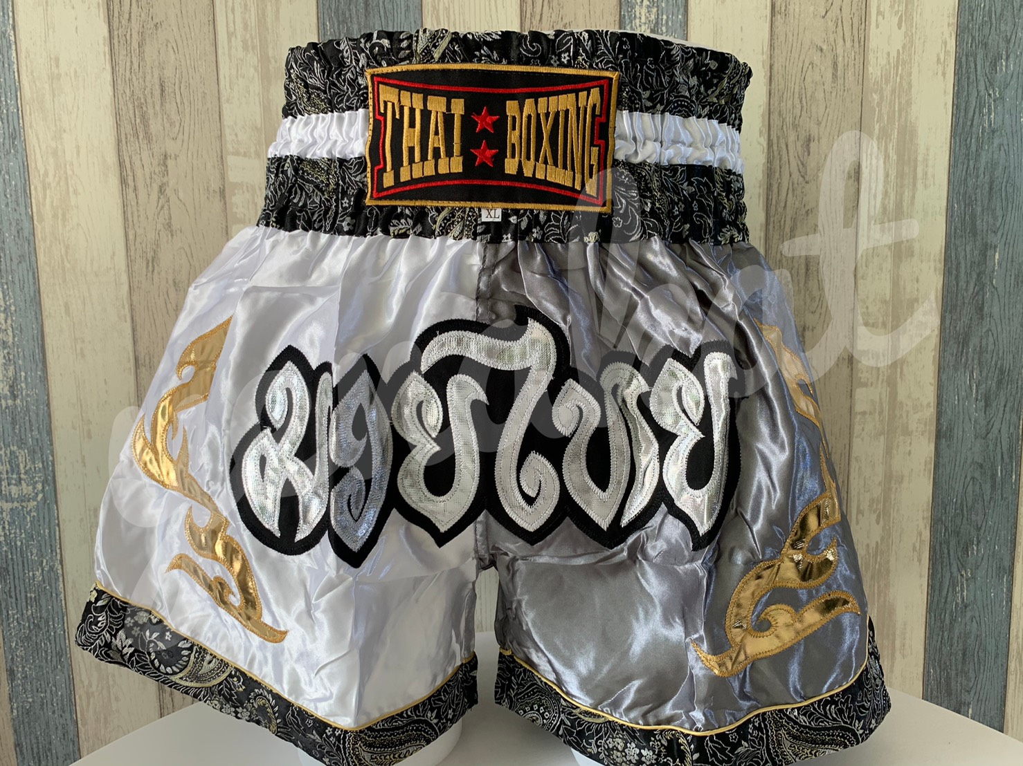 กางเกงมวย กางเกงมวยไทย ปักลายกนก ไซส์ผู้ใหญ่ ผ้าซาติน Boxing Shorts ไซส์ M-XXXL สีขาว-เทา