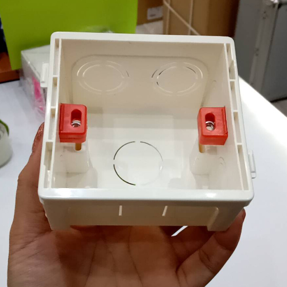 บล๊อกพลาสติก  BOX สำหรับติดฝัง ขนาด 3x3 นิ้ว
