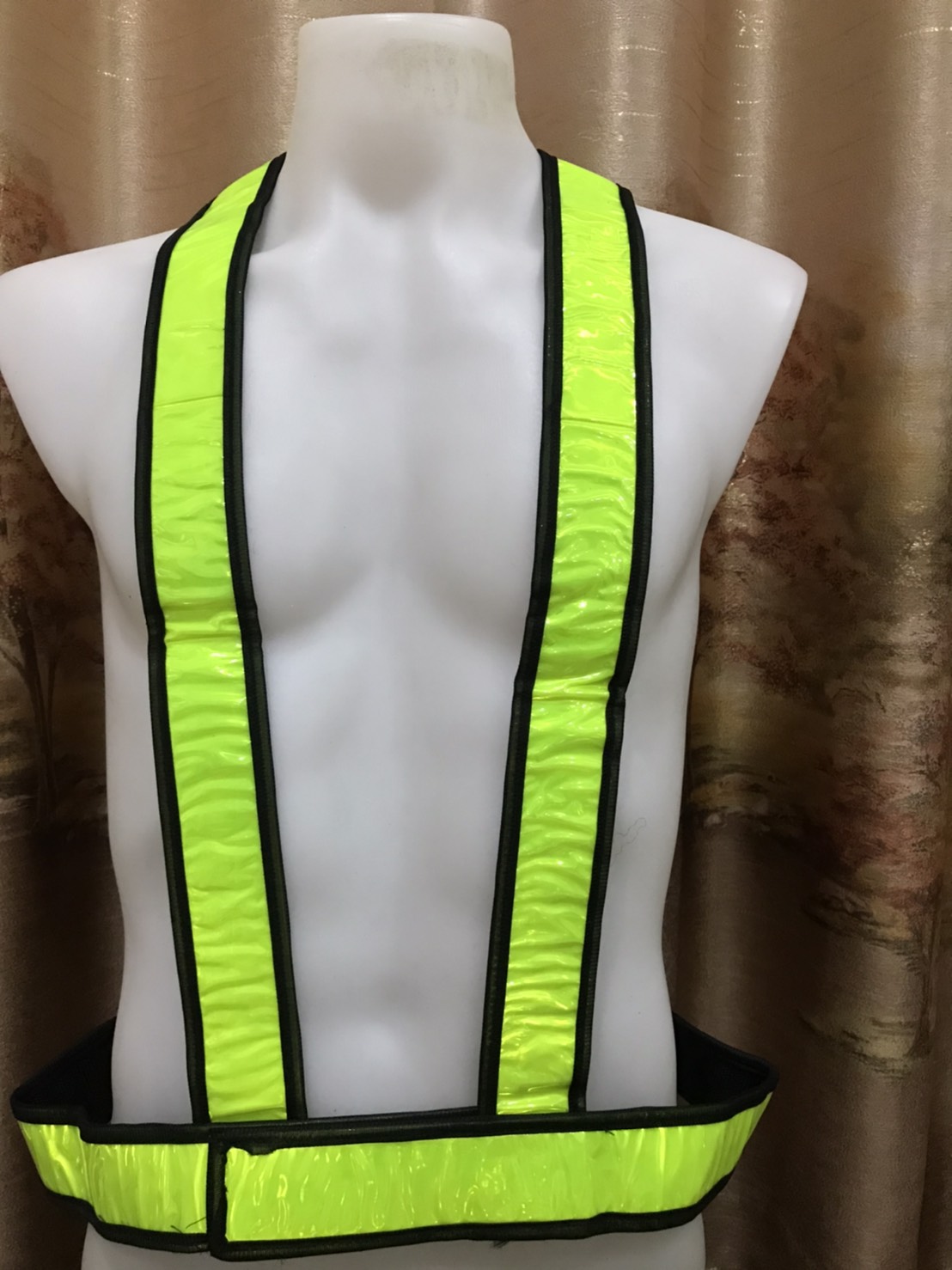เสื้อกั๊กสะท้อนแสงป，safety vest ，Multi Adjustable Outdoor Safety Visibility Reflective Vest Gear Stripes，เสื้อกั๊กสะท้อนแสงปรับยืดหยุ่นสายเสื้อกล้ามสำหรับวิ่งปั่นจักรยานจ๊อกกิ้ง เสื้อจราจร เสื้อกั๊กจราจร เสื้อกั๊กสะท้อนแสง 23 คะแนนคำถาม 2 ได้รับการตอบ