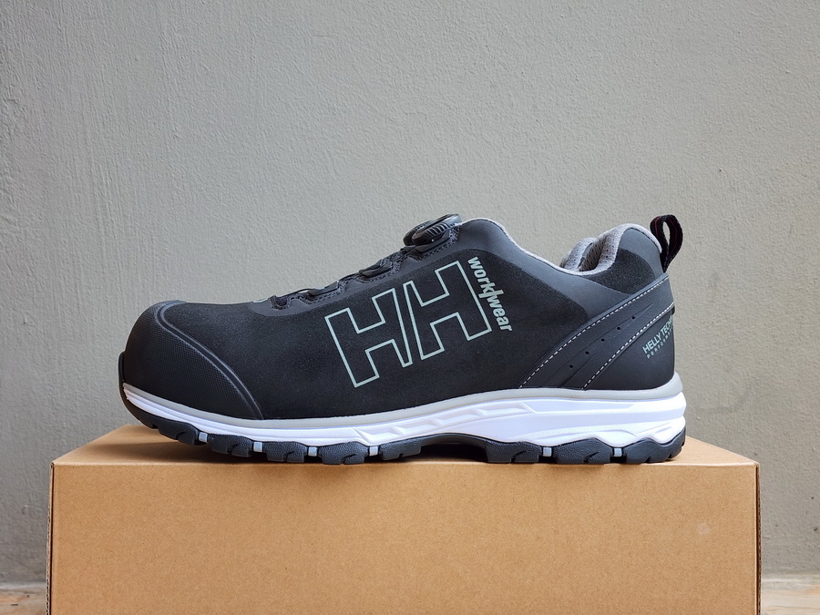 Helly hansen store safety shoes