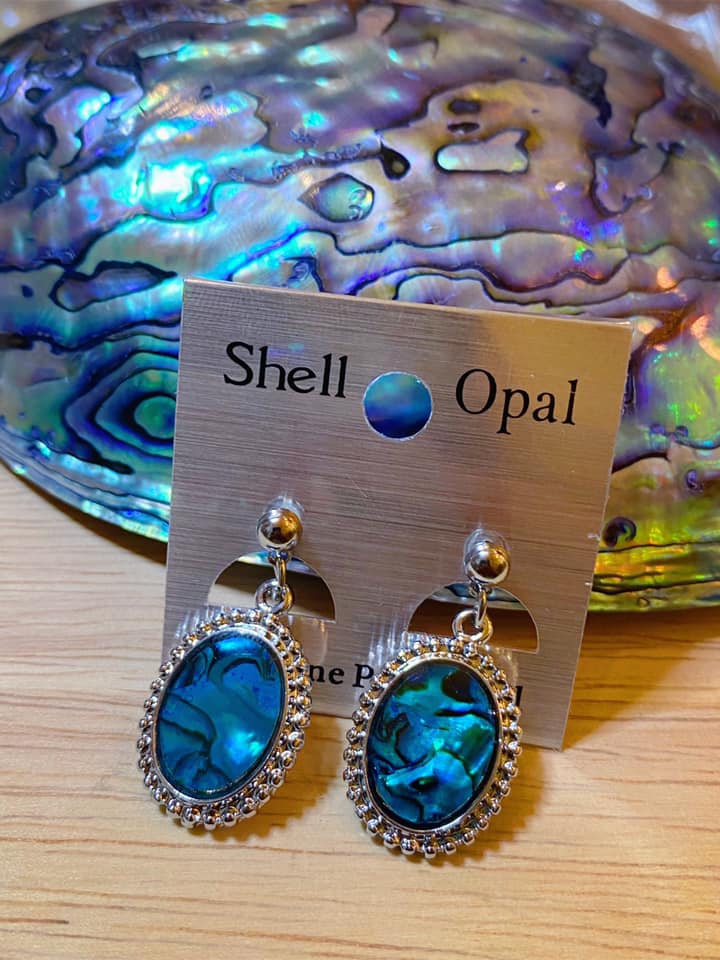 ต่างหู Shell opal ต่างหูเปลือกหอยอะบาโลน หรืเป๋าหื้อนิวซีแลนด์ รูปทรงกลมรีล้อมฉลุลาย
