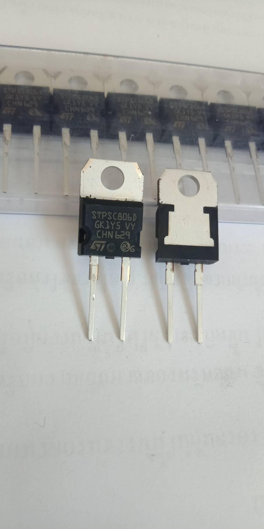 STPSC806D TO-220 2P ไดโอต 8A Schottky Silicon Carbide Diodesแท้100% ชอร ...