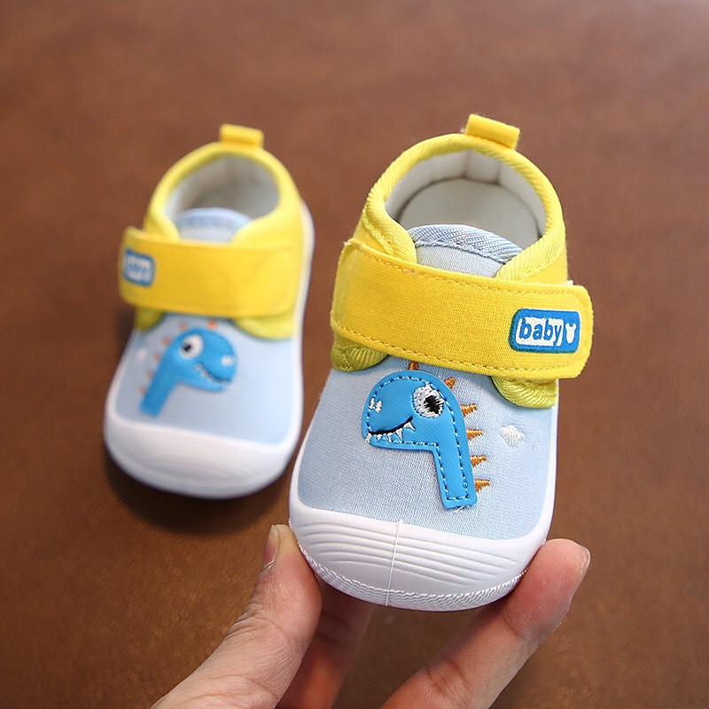 รองเท้าผ้าใบเด็กเล็ก มีเสียง นิ่มสบายเท้าแฟชั่นรองเท้าเด็ก 0-2 ปี A831