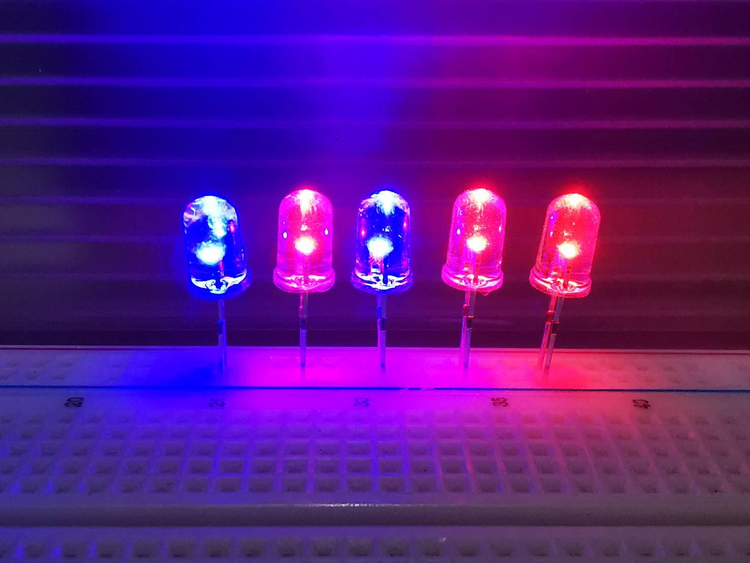 100 หลอด/Pack  LED กระพริบ2สี แดง-น้ำเงิน ขนาด 5 มม.ไฟDC 3Volt  LED 2Color Blue-Red Flash color Super bright  5mm การทำงานจะกระพริบในตัว-ไม่ต้องมีวงจรไฟกระพริบ