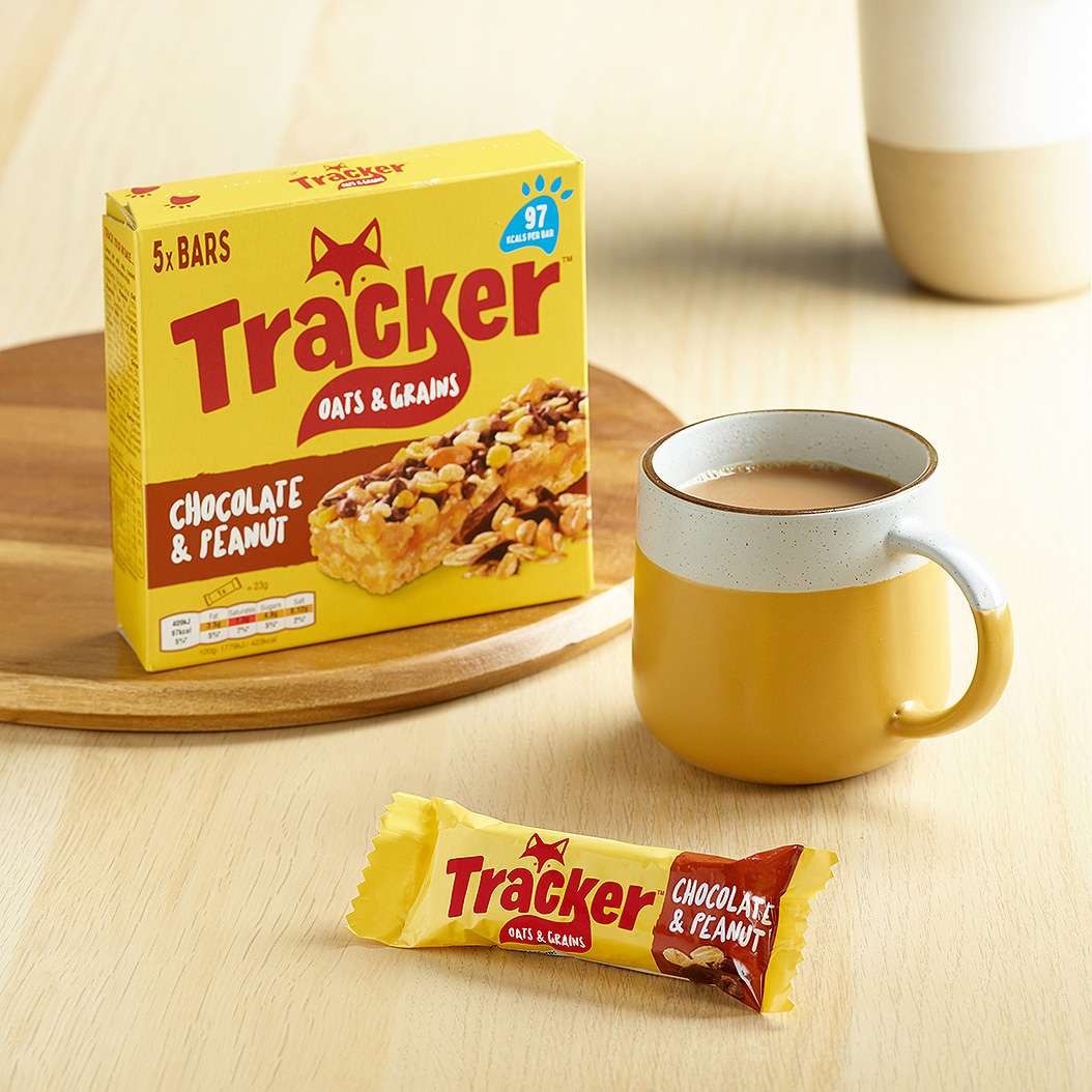 Tracker Oats Grains Chocolate Peanut Bars 5 x 23g 115g แทรคเกอร์ ข้าวโอ๊ต และ ธัญพืช บาร์