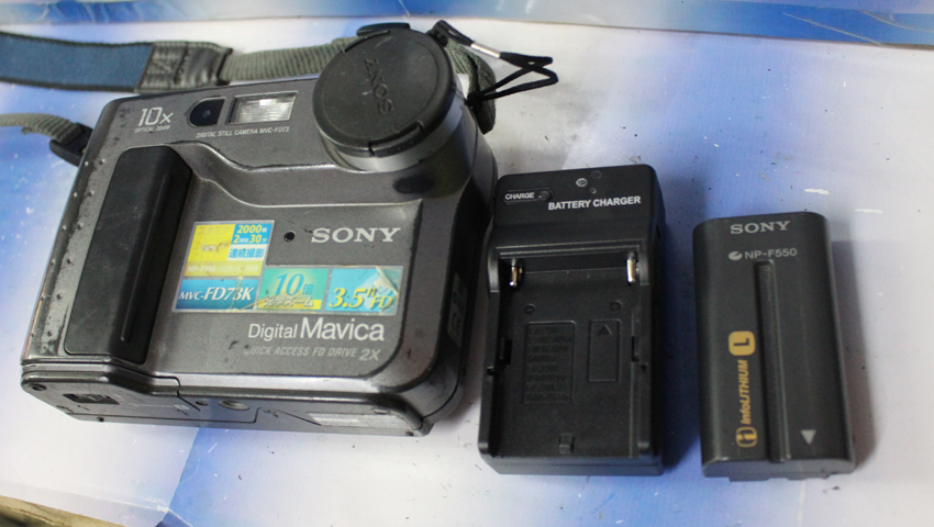 Sony Mavica MVC-FD73 Floppy Disk Collectors Digital Camera กล้อง