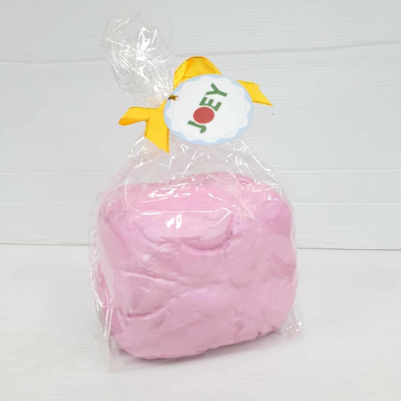 สกุชชี่ ขนมปังสีชมพู แบรนด์ โจอี้ Joey Squishy Bread Loaf Super Slow Rising - Pink