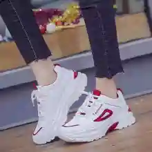 ภาพขนาดย่อของภาพหน้าปกสินค้ารองเท้าผ้าใบผู้หญิง รองเท้าแฟชั้น รองเท้าผ้าใบเสริมส้น รองเท้าสไตล์น่ารักเกาหลี จากร้าน fashion shoes 2019 บน Lazada