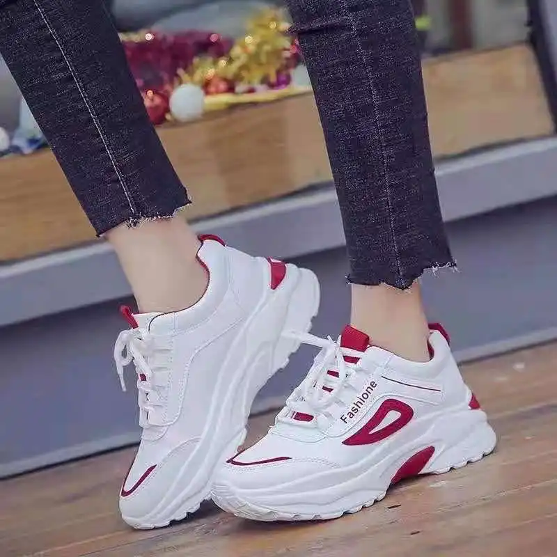 ภาพหน้าปกสินค้ารองเท้าผ้าใบผู้หญิง รองเท้าแฟชั้น รองเท้าผ้าใบเสริมส้น รองเท้าสไตล์น่ารักเกาหลี จากร้าน fashion shoes 2019 บน Lazada