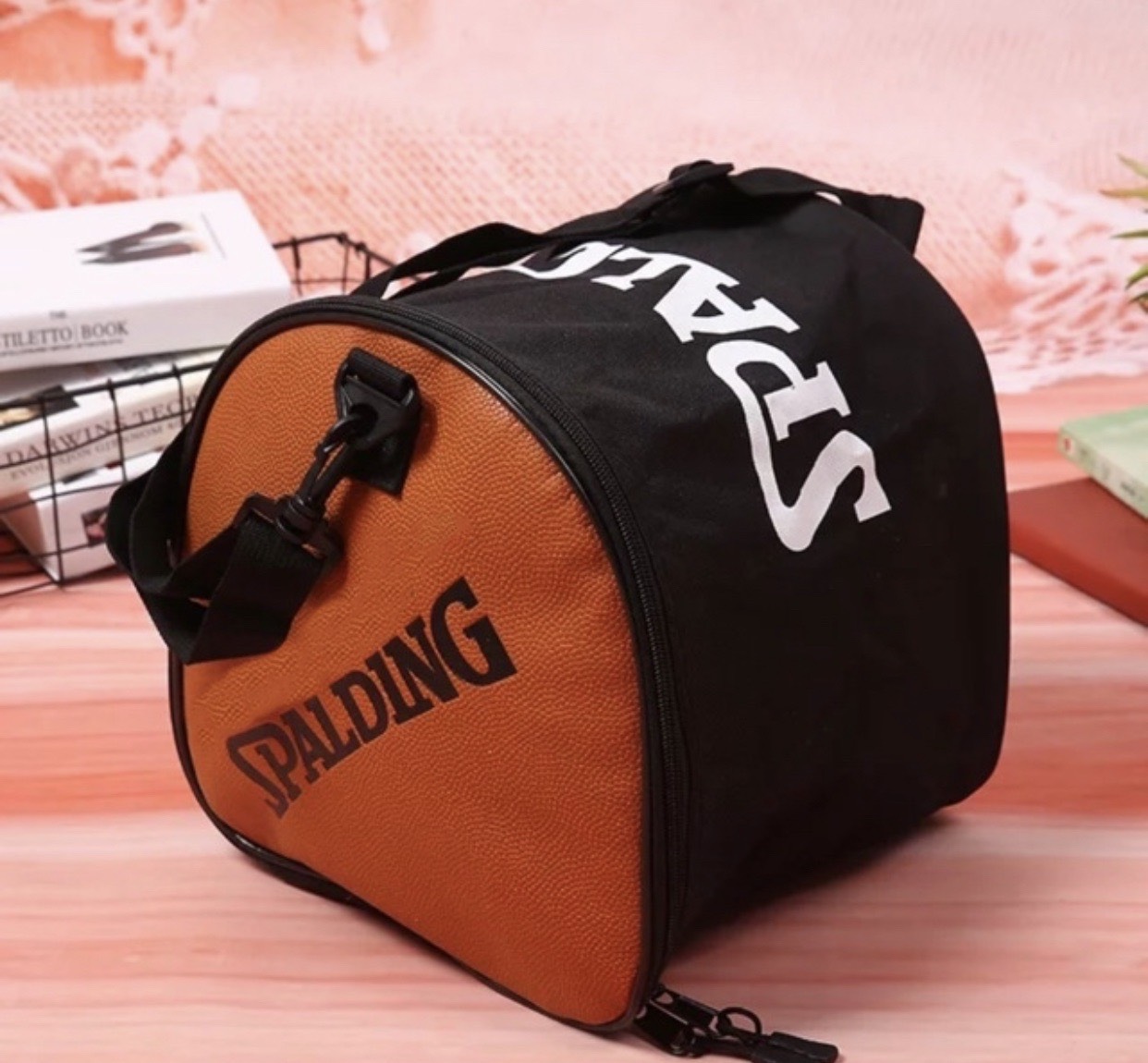 กระเป๋าหนัง Spalding สำหรับใส่ลูกบาส และ ถุงเชือกรูด , เข็มสูบบอล NBA Jumpman Gym Sack