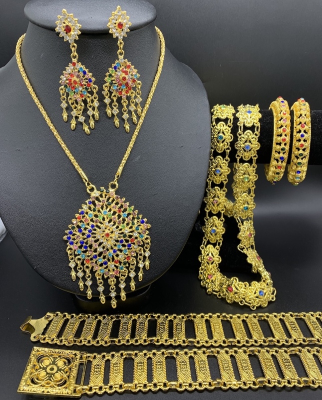 Vintage Jewelry ชุดเครื่องประดับไทย สร้อยคอ ต่างหูคลิป เข็มขัดหัวเข็มขัด สร้อยสังวาลย์