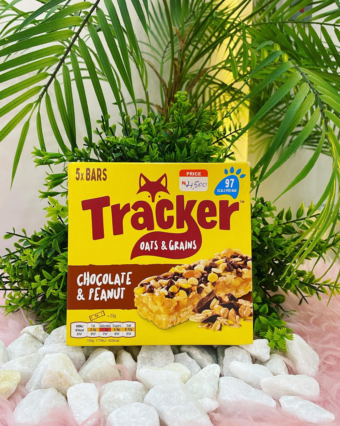 Tracker Oats Grains Chocolate Peanut Bars 5 x 23g 115g แทรคเกอร์ ข้าวโอ๊ต และ ธัญพืช บาร์